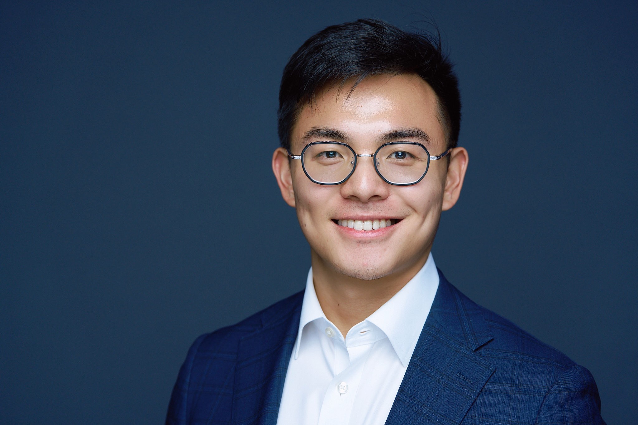 Aaron Feng headshot